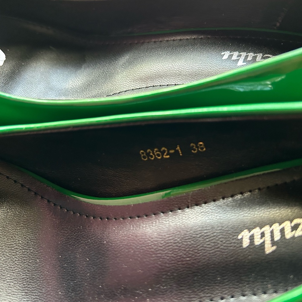 Green Fuzubi NWOT Women's Shoes Size 7.5 Pumps Original Box - Picture 5 of 9